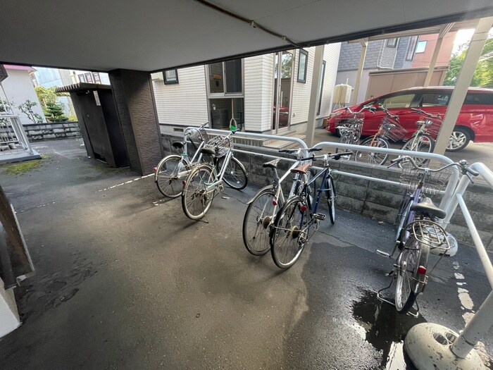 物件外観写真5　(駐輪場)
