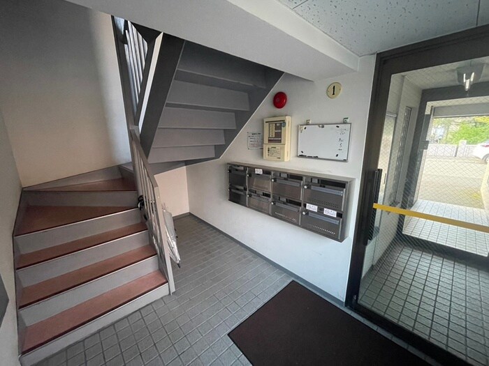 物件外観写真6　(エントランス部分)