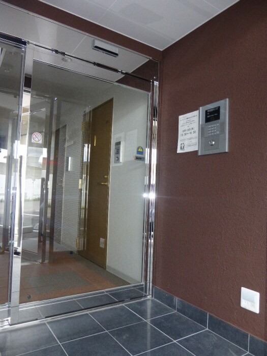 物件外観写真3　(エントランス部分)