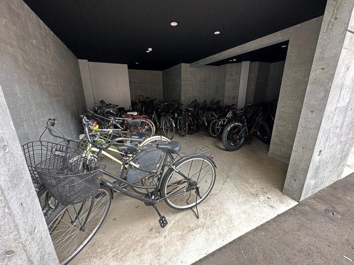 物件外観写真4　(駐輪場)