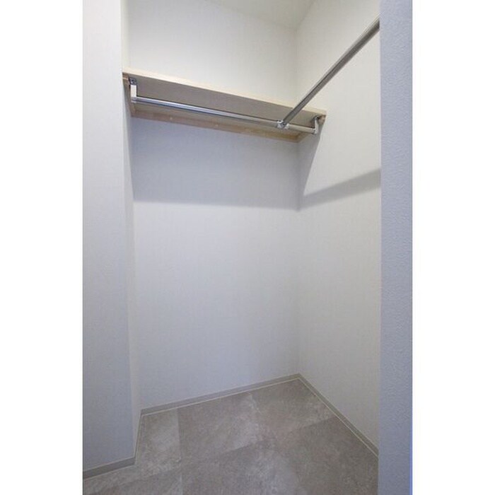 物件内観写真12　(収納)