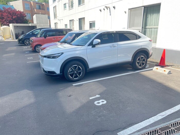 物件外観写真3　(駐車場)