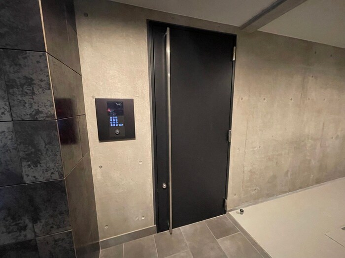 物件外観写真6　(エントランス部分)