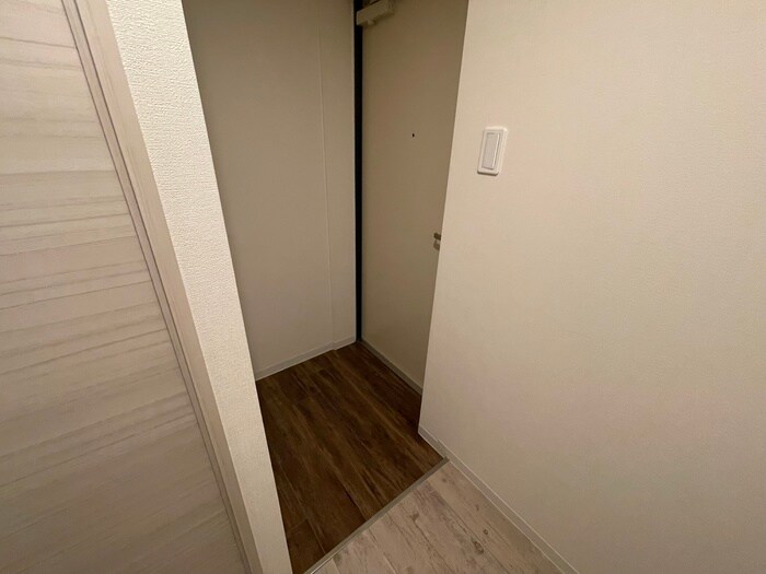 物件内観写真16　(玄関)