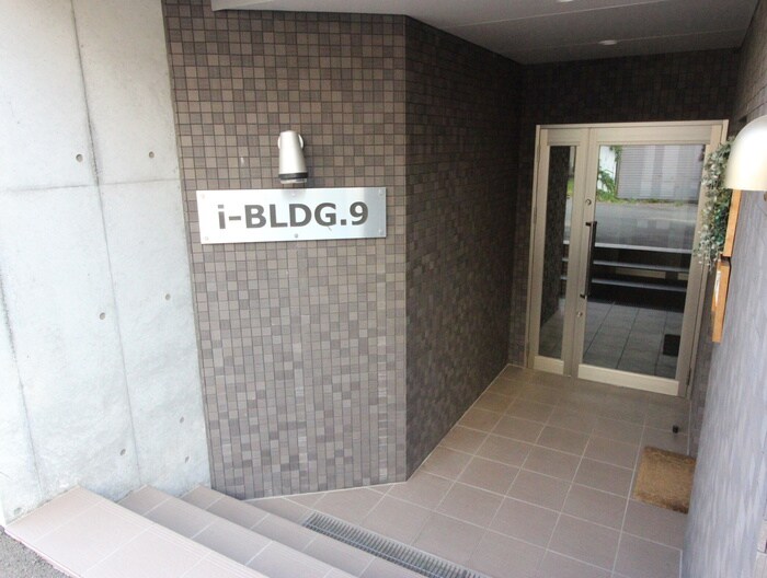 物件外観写真4　(エントランス部分)