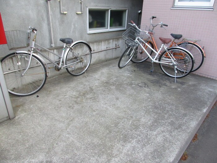 物件外観写真3　(駐輪場)