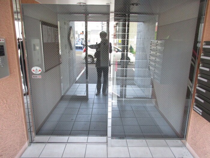 物件外観写真6　(エントランス部分)