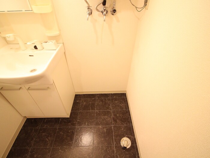 物件内観写真15　(洗濯機置場)