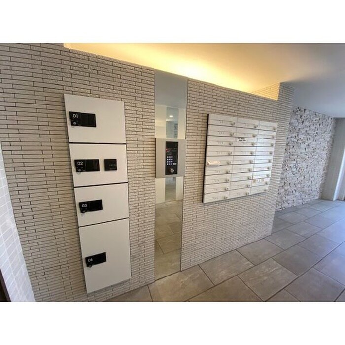 物件外観写真6　(エントランス部分)