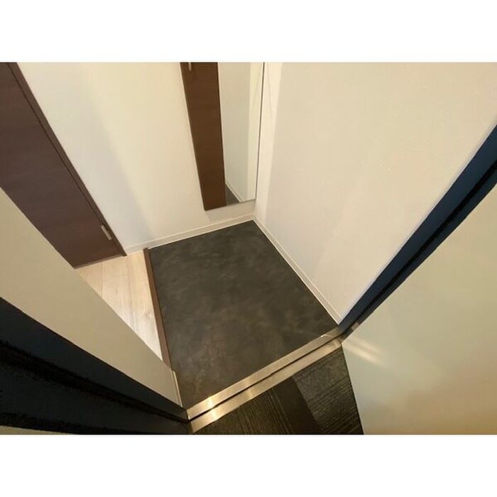 物件内観写真12　(玄関)