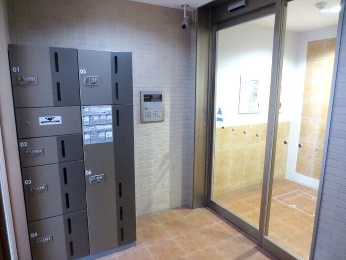 物件外観写真3　(エントランス部分)