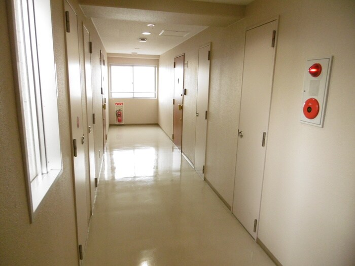 物件外観写真4　(エントランス部分)