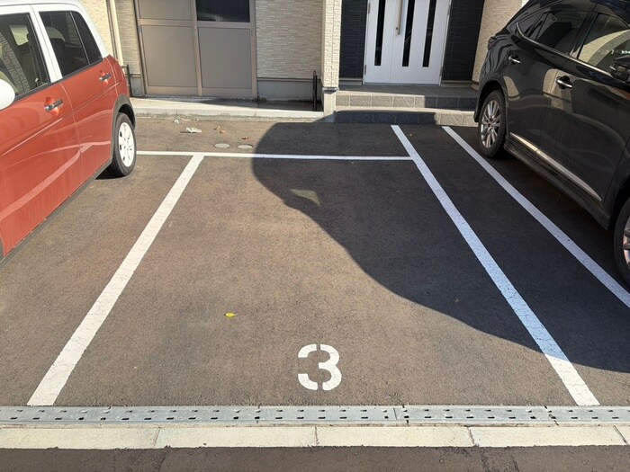 物件外観写真6　(駐車場)