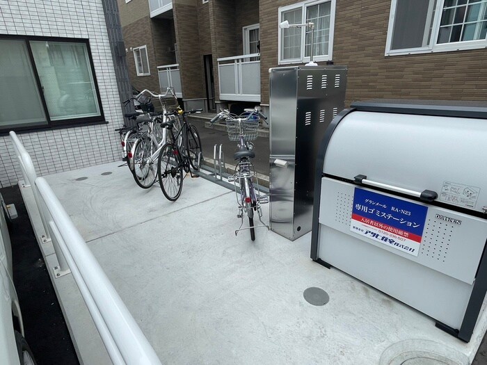 物件外観写真4　(駐輪場)