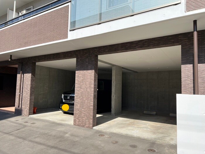 物件外観写真6　(駐車場)