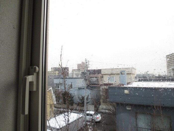 物件内観写真8　(室内からの展望)