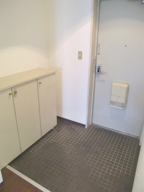 物件内観写真13　(玄関)