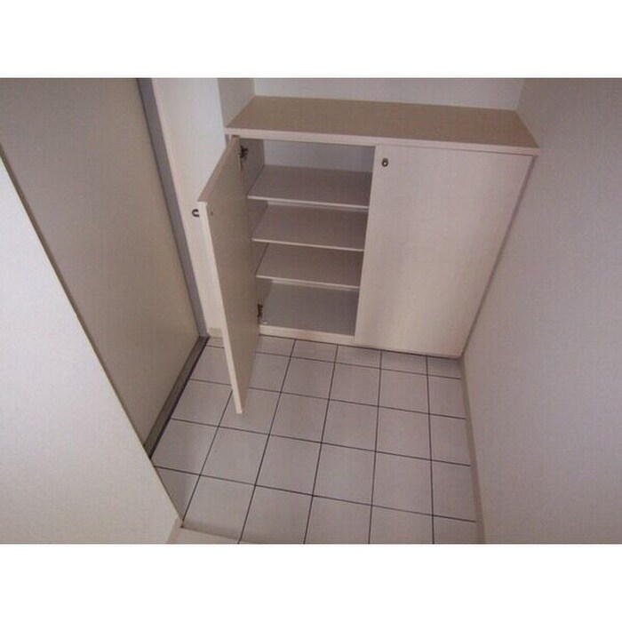 物件内観写真10　(靴箱)