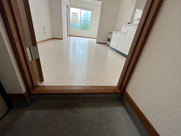 物件内観写真13　(玄関)