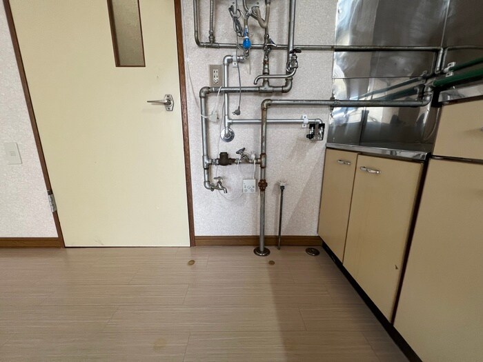 物件内観写真18　(洗濯機置場)