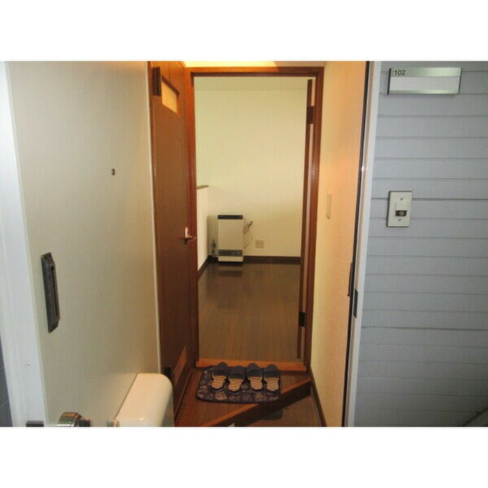 物件内観写真11　(玄関)