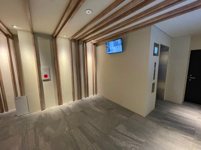 物件外観写真6　(エントランス部分)