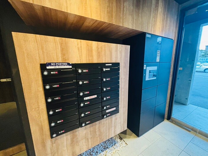 物件外観写真3　(エントランス部分)