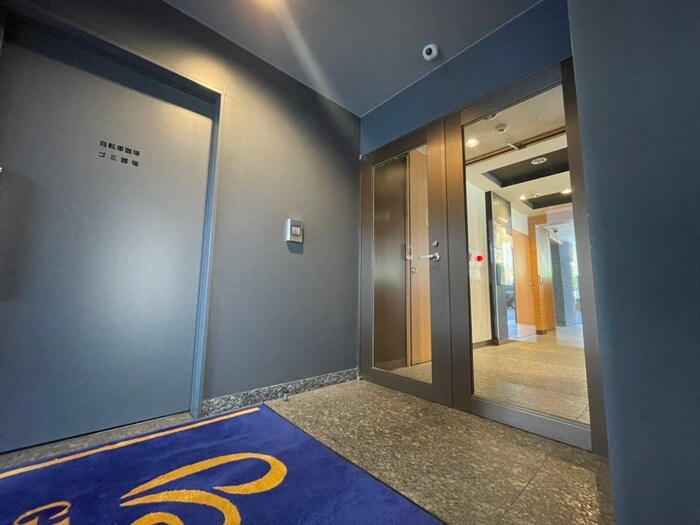 物件外観写真5　(エントランス部分)