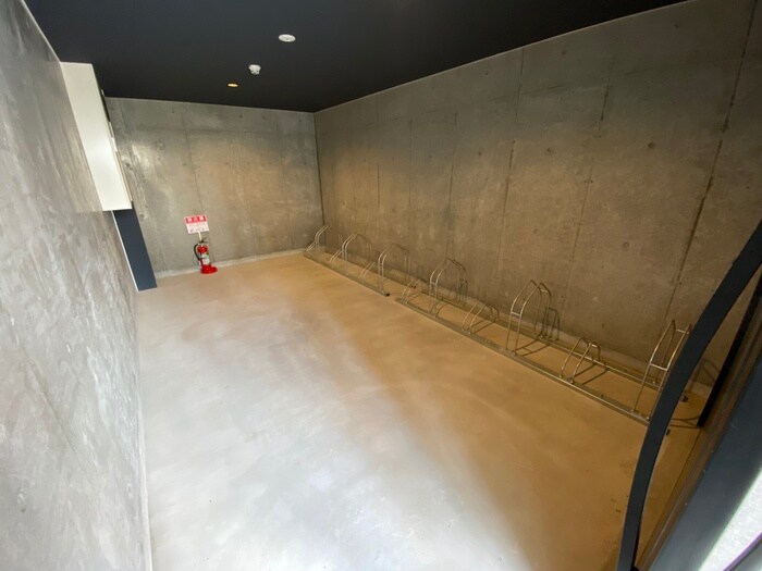 物件外観写真5　(駐輪場)
