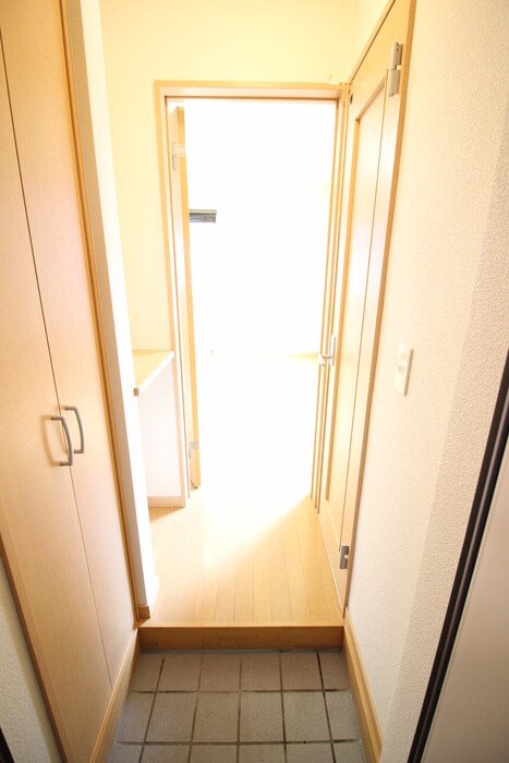 物件内観写真12　(玄関)