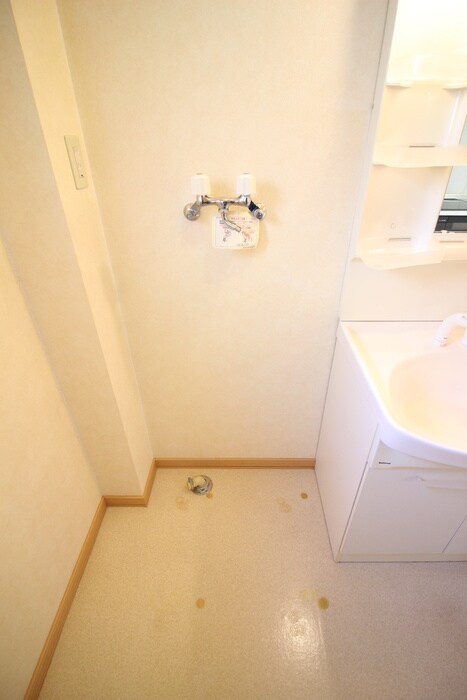 物件内観写真13　(洗濯機置場)