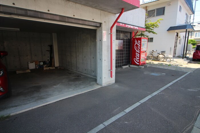 物件外観写真3　(駐車場)