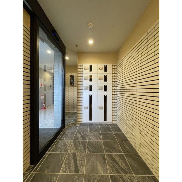 物件外観写真4　(エントランス部分)