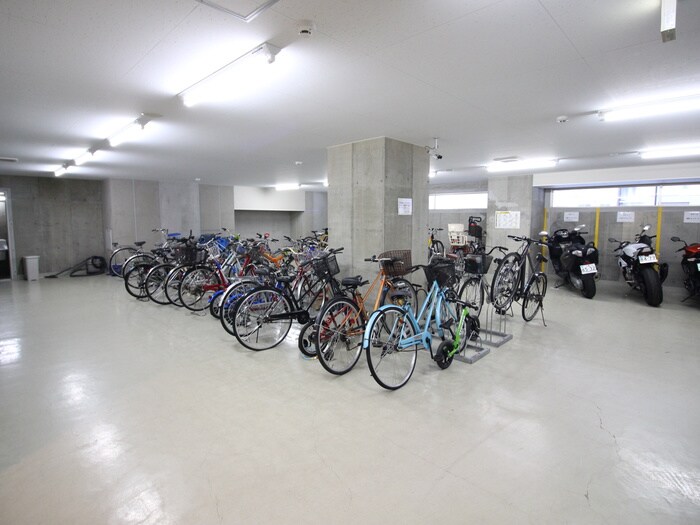 物件外観写真5　(駐輪場)