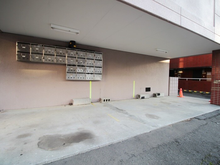 物件外観写真3　(駐車場)