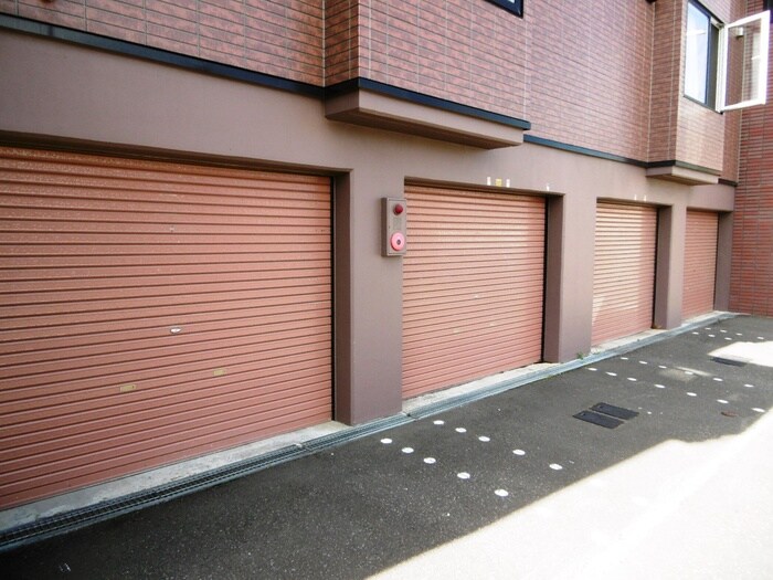 物件外観写真4　(駐車場)