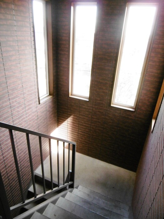 物件外観写真6　(エントランス部分)