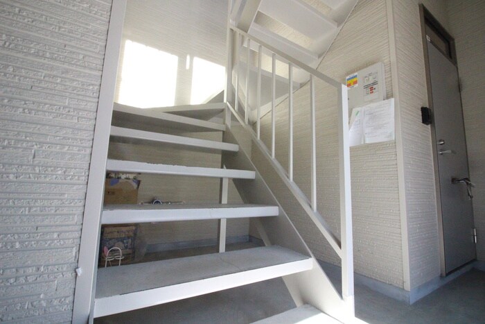 物件外観写真4　(エントランス部分)