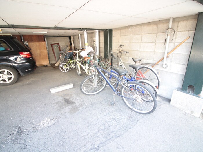 物件外観写真5　(駐輪場)
