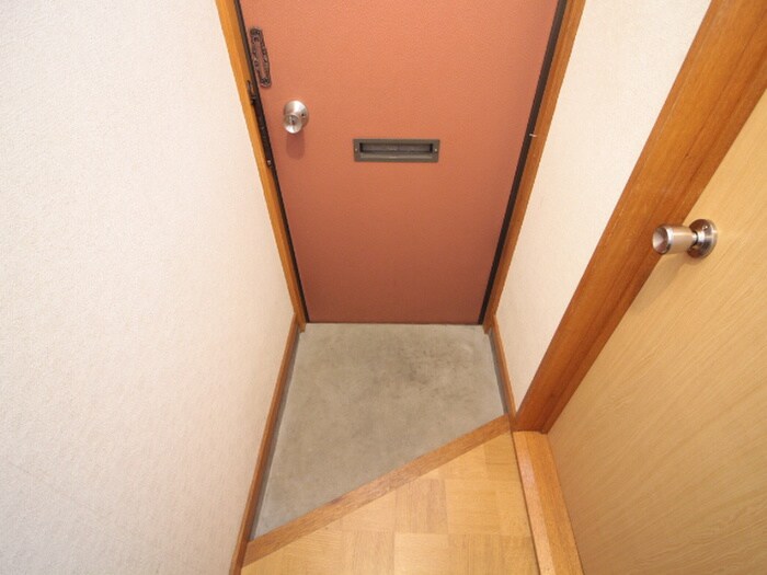 物件内観写真16　(玄関)