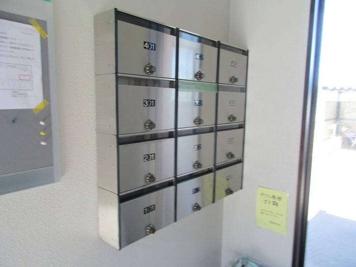 物件外観写真4　(エントランス部分)