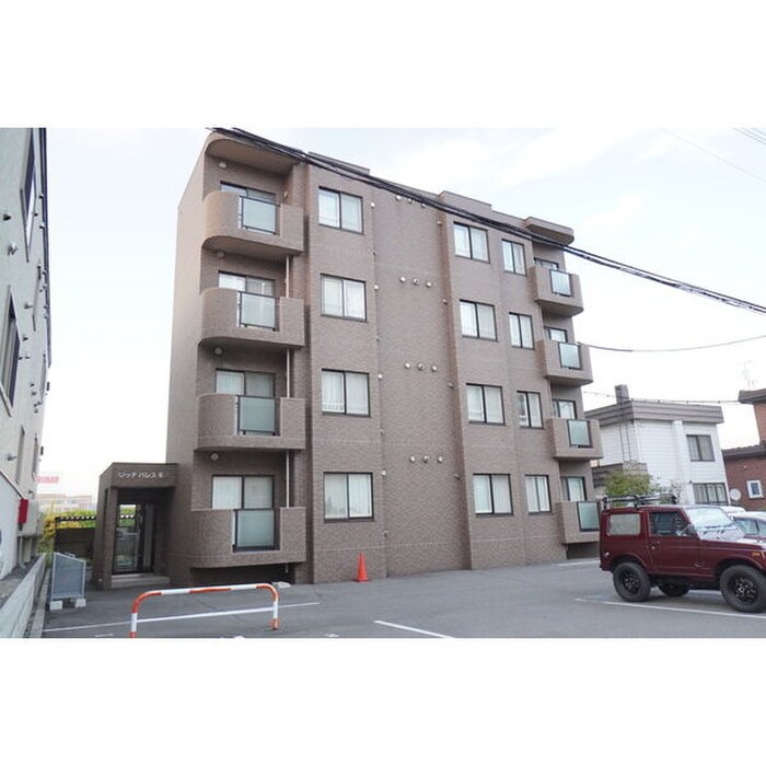 物件外観写真6　(駐車場)