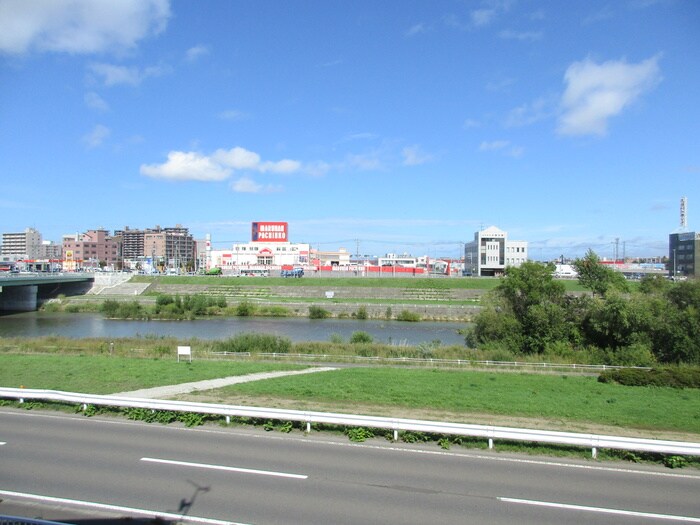 物件内観写真22　(室内からの展望)