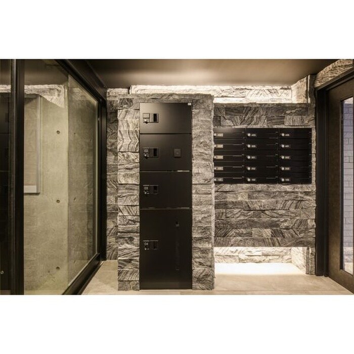 物件外観写真2　(エントランス部分)