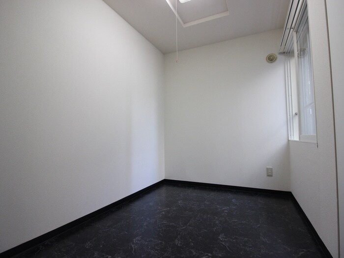 物件内観写真9　(居室)