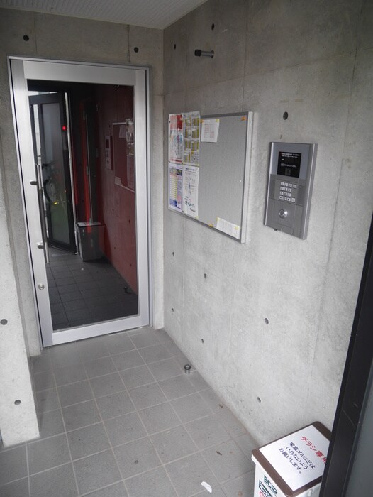 物件外観写真5　(エントランス部分)