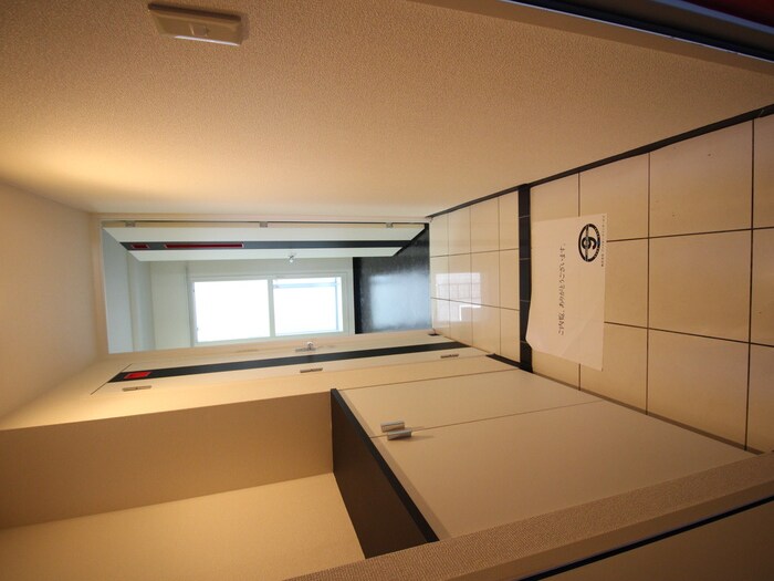 物件内観写真16　(玄関)