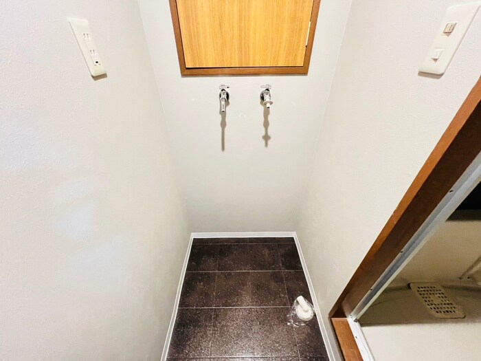 物件内観写真18　(洗濯機置場)