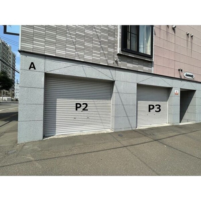 物件外観写真4　(駐車場)