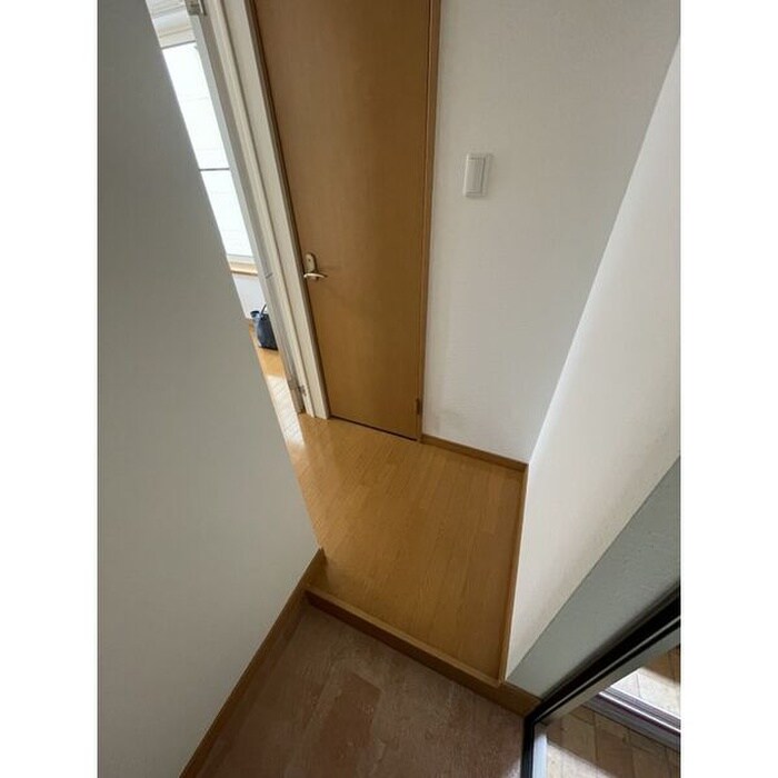 物件内観写真13　(玄関)